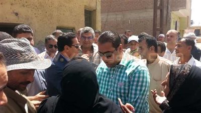 بالصور.. محافظ الشرقية يجازي مدير مركز طب الأسرة بـ«بني صريد»