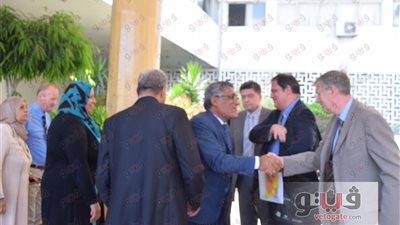 بالصور.. محافظ الدقهلية يناقش حل مشكلة المواصلات مع وفد فرنسي