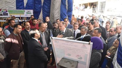 محافظ أسيوط يفتتح معرض 