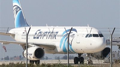 آخر تطورات حادث الطائرة المصرية..القوات المسلحة تعلن العثور على متعلقات الركاب.. مواصلة أعمال البحث بمشاركة قوات بريطانيا وفرنسا واليونان وأمريكا..الأقمار لم تظهر مؤشر الانفجار.. والرئاسة تنعي الضحايا