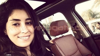 «آيتن عامر » تعشق الـ« BMW»