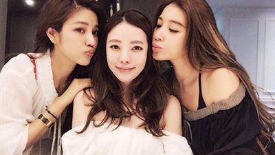 بالصور.. عائلة تايوانية لا تكبر في السن أبدا