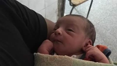 بالصور.. العثور على رضيعة داخل حقيبة في شبرا الخيمة