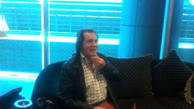 وصول المغني العالمي «أنجلبرت همبردنك» القاهرة لإحياء حفل غنائي