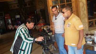 بالصور.. شعبان عبدالرحيم يصور