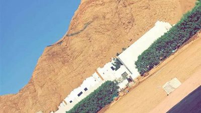 بالصور.. شاب يوثق رحلته لـ«دهب» بطريقة طريفة