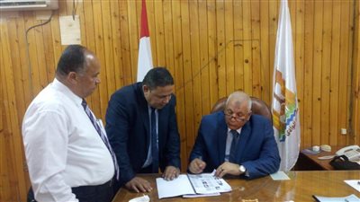 محافظ الوادي الجديد يعتمد نتيجة الشهادة الإعدادية بنسبة نجاح 84.7%