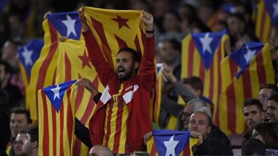 جماهير برشلونة ترفع أعلام «أسكتلندا» في النهائي بعد منع كتالونيا