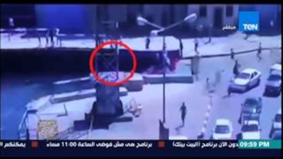 بالفيديو.. لحظة إنقاذ طفل من الغرق في قناة السويس الجديدة