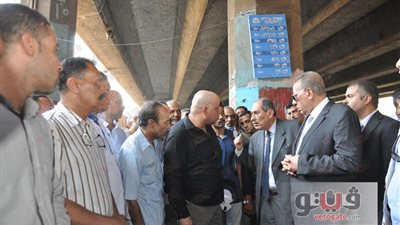 بالصور.. محافظ الجيزة يواصل تفقد مواقف السرفيس