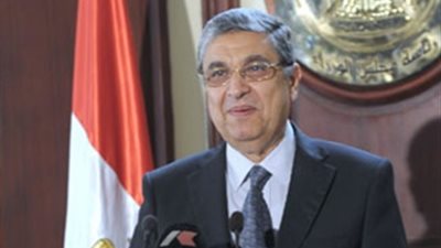 وزير الكهرباء: تطبيق قانون العلاوة على العاملين تؤدي لخفض رواتبهم