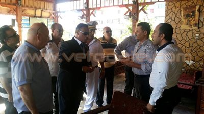 بالصور.. محافظ بورسعيد ومدير الأمن ينذران الكافيهات المخالفة