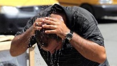 درجات الحرارة تسبب الوفاة.. التشنجات والإنهاك الحراري أبرز الأضرار.. ضربة الشمس قاتلة وتتطلب عناية خاصة.. تنشط فيروس السحايا والتيفويد المسببان للموت.. شرب المياه وأكل المخلل والخيار للوقاية