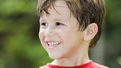 تعرفي على الوقت المثالي لتقويم أسنان طفلك