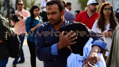 أهالي ضحايا الطائرة يغادرون مطار القاهرة