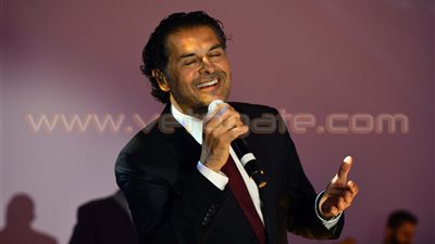 راغب علامة يغادر مطار القاهرة متوجهًا إلى بيروت