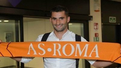 روما يعلن تعاقده مع لاعب وسط ليون الفرنسي جونالونس