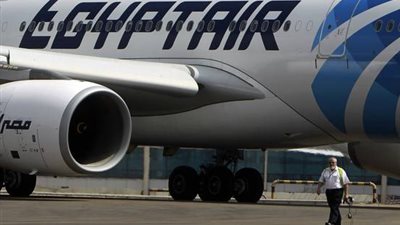 بالفيديو.. مأساة جديدة على متن طائرة مصر المنكوبة.. «المطيري» مواطن كويتي ذهب لعلاج زوجته وابنه المعاق في فرنسا.. خطفه الموت وجثته غارقة بقلب البحر.. رحلة عطاء انتهت قبل تحقيق رغبته في زيارة