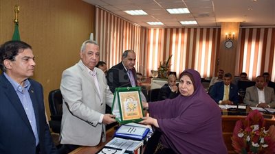 تكريم وكلاء القوى العاملة والتموين والعاملين المتميزين بالشرقية (صور)