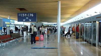 بالصور.. مطار «شارل ديجول» المؤمن بـ 9 آلاف كاميرا «يثير القلق»