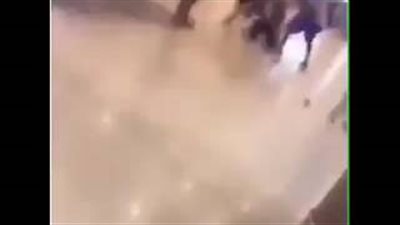 بالفيديو.. مشاجرة عنيفة في مطار الكويت الدولي