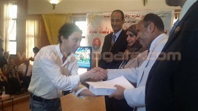 بالصور.. محافظ الفيوم يكرم أوائل الثانوية العامة والدبلومات الفنية