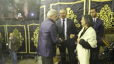 حمدى الوزير وإلهام شاهين ودلال عبد العزيز فى عزاء المخرج محسن حلمي