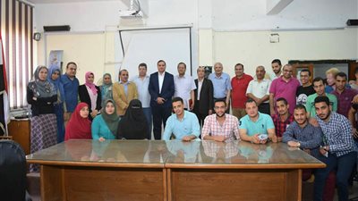 رئيس جامعة سوهاج يشهد فعاليات 59 مشروع تخرج بكلية الآداب (صور)