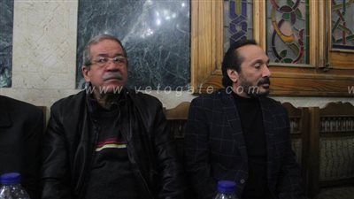 نسرين إمام وعلي الحجار في عزاء محسن حلمي (فيديو)