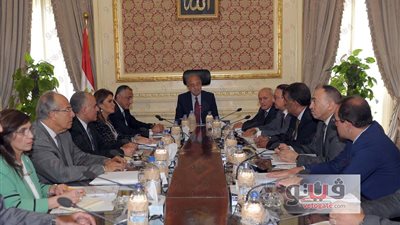 اقتصادية الحكومة تناقش الموقف الراهن.. خطة الإصلاح تؤتي ثمارها خلال 3 سنوات.. إنشاء مصانع لتكرير السكر في المحافظات.. ضوابط لتطبيق التأشيرة الإلكترونية.. تنفيذ مشروع زراعة وتجميل جسور الترع