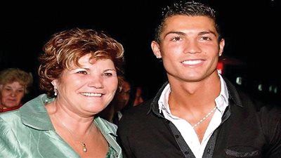والدة رونالدو: أحب باريس.. لكن أتمنى انضمام كريستيانو لمان يونايتد