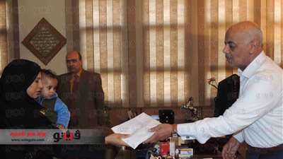 بالصور.. تكريم أسرة أمين الشرطة شهيد 