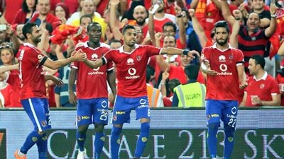 الـ«فيفا»: نجوم الأهلي أجادوا وتفوقوا على ذئاب روما