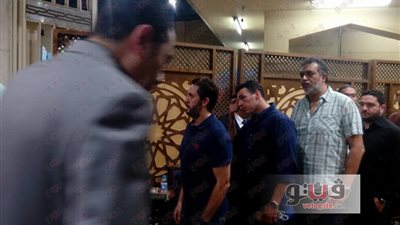بالفيديو والصور.. رامي رضوان وأروى جودة في عزاء والد عمرو سلامة