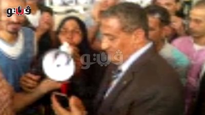 بالفيديو.. الباعة الجائلون بـ«الترجمان» يهتفون لـ«السيسي» و«محلب»