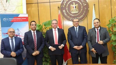 القوى العاملة: اتفاقية عمل تحفظ حقوق 1235 عاملا بشركة قناة السويس للحاويات