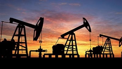 النفط يقفز أكثر من 2% مع توقعات بانخفاض المخزونات الأمريكية