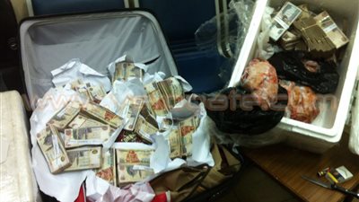ضبط كويتي حاول تهريب 1.5 مليون جنيه داخل «بط ووز» بمطار القاهرة
