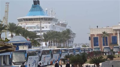 ٢٧سفينة على أرصفة ميناء الإسكندرية