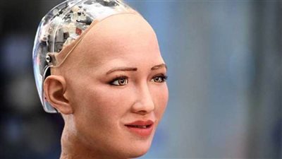 الروبوت صوفيا يشعل 