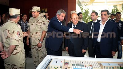 بالصور.. «محلب» خلال افتتاح مركز التنمية الشبابية بـ«شبرا الخيمة»: الله نجى مصر من مصير العراق وسوريا.. «اللي عايز يعادينا هو حر بس هيخسر».. لدينا قائد له رؤية وجيش يعشق 