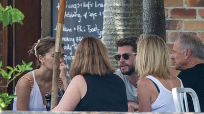 ليام هيمسورث يكشف لعائلته عن حبيبته الجديدة