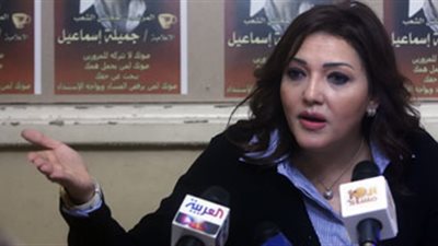 جميلة إسماعيل: ماذا قدم «زويل» للدولة ليلجس بجوار الرئيس؟!