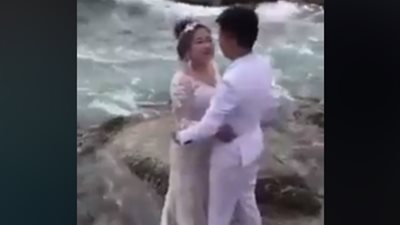 مواقف محرجة لعرسان في أثناء جلسات التصوير (فيديو)