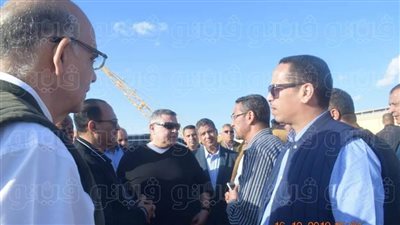 محافظ البحر الأحمر وأعضاء لجنة النقل بالنواب يتفقدون ميناء الحمراوين