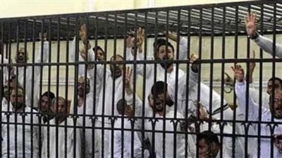 تأجيل محاكمة 215 متهمًا بـ