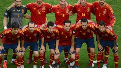 الماتدور الإسبانى يلقن لاعبى 