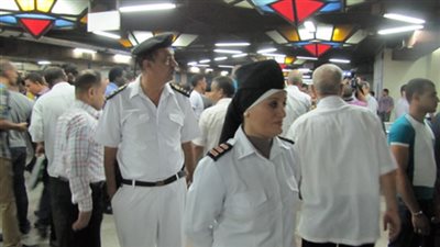 شرطة المترو تعيد طفلا تائها لوالدته في محطة الزهراء