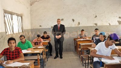بالصور.. وزير التعليم يتفقد سير امتحانات الدبلومات الفنية بالجيزة
