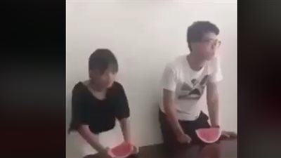 أسرع الأشخاص التهاما للطعام يثيرون ضجة عبر فيس بوك (فيديو)